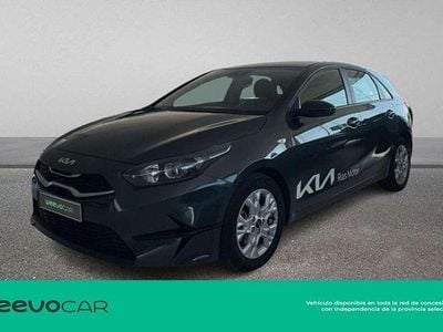 Begagnad Kia Ceed 120 HK (88 kW) 2023 Grå Halvkombi