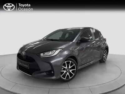 Usado Toyota Yaris Hybrid Style 116 CV (85 kW) 2022 Gris grafito Berlina