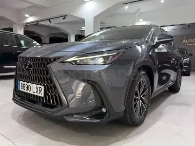 Usado Lexus NX450h+ Executive Line 306 CV (225 kW) 2022 Gris / plata SUV