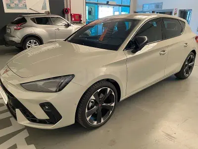 Usado Cupra Leon 150 CV (110 kW) 2025 Beige Berlina