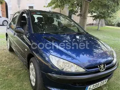 Usado Peugeot 206 75 CV (55 kW) 2006 Azul Berlina