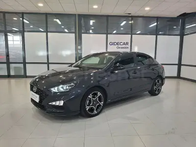 Usado Hyundai i30 N Line 120 HP (88 kW) 2023 Cinzento Sedan