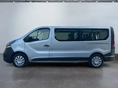 Usado Opel Vivaro 125 CV (91 kW) 2019 Gris / plata Monovolumen