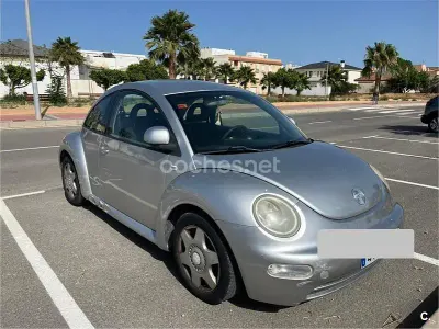 Usado VW New Beetle 90 CV (66 kW) 2000 Gris / plata Utilitario