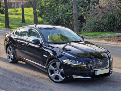 Negro Usado 2012 Jaguar XF Luxury Berlina | 9900 € (Precio justo)