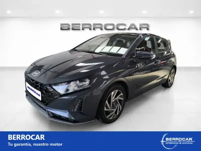 Usado Hyundai i20 100 CV (73 kW) 2024 Gris Utilitario
