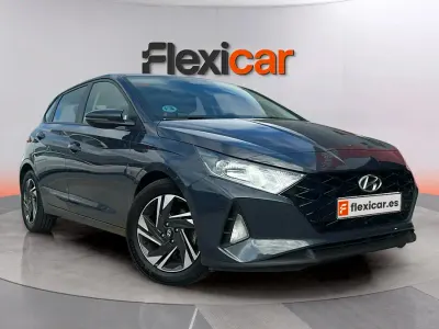 Usado Hyundai i20 101 CV (74 kW) 2021 Gris Utilitario