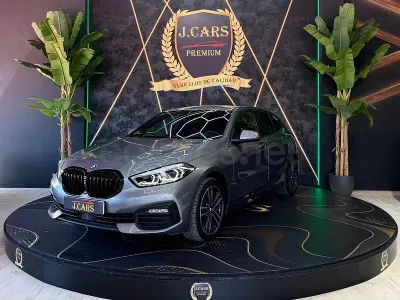 Usado BMW 118 150 CV (110 kW) 2022 Gris / plata Utilitario