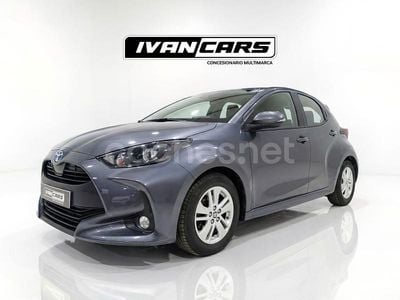 Gris / plata Usado 2022 Toyota Yaris Hybrid Style Berlina | 15.990 € (Buen precio)
