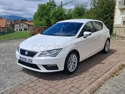 Usado Seat Leon Style Plus 116 HP (85 kW) 2017 Branco Sedan