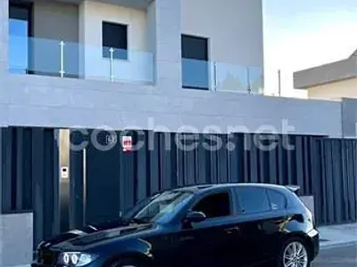 Usado BMW 118 163 CV (119 kW) 2008 Negro Utilitario
