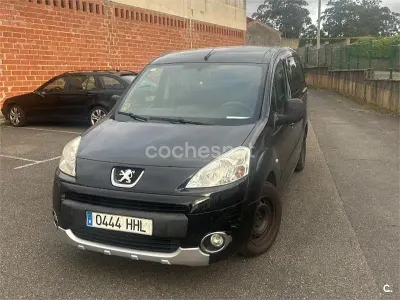 Usado Peugeot Partner Tepee Active 92 CV (67 kW) 2011 Negro Monovolumen