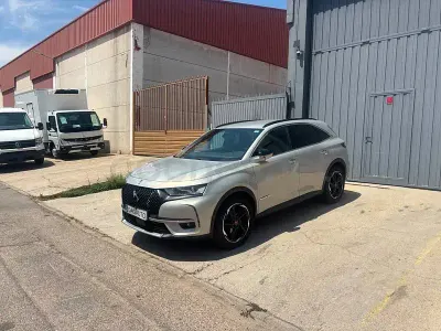Usado DS Automobiles DS7 Crossback 130 CV (95 kW) 2022 Gris / plata SUV