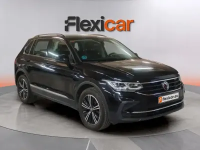 Usado VW Tiguan Life 150 CV (110 kW) 2021 Negro SUV