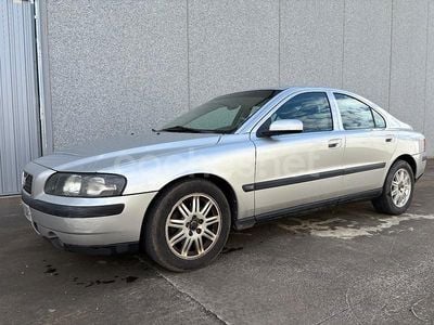Usado Volvo S60 Momentum 130 CV (95 kW) 2004 Gris / plata Berlina