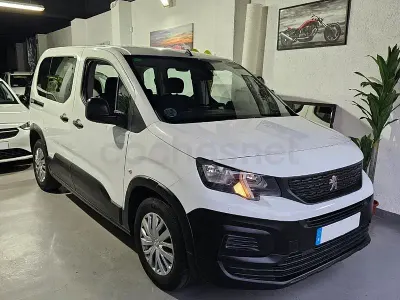 Usado Peugeot Rifter Access 100 CV (73 kW) 2020 Blanco Monovolumen