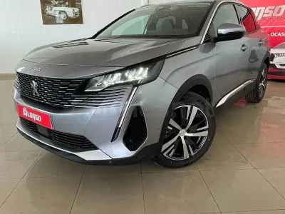 Usado Peugeot 3008 Allure 130 CV (95 kW) 2021 Gris / plata SUV