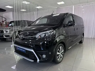 Usado Toyota Proace Verso Luxury 177 CV (130 kW) 2024 Negro Familiar