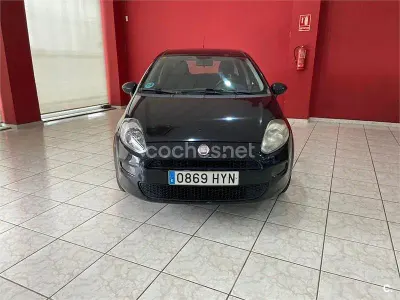 Usado Fiat Punto Easy 69 HP (50 kW) 2014 Preto Citadino