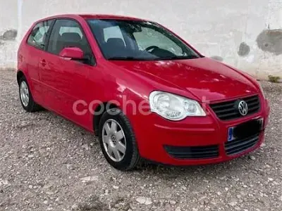 Usado VW Polo Advance 70 CV (51 kW) 2004 Rojo Utilitario