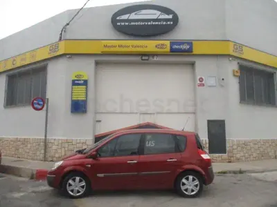 Usado Renault Scénic Authentique 100 CV (73 kW) 2005 Granate Monovolumen