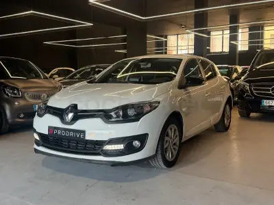 Usado Renault Mégane LIMITED 115 CV (84 kW) 2015 Blanco Berlina