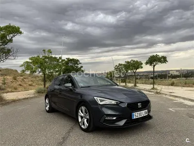 Usado Seat Leon FR 150 CV (110 kW) 2022 Gris / plata Berlina