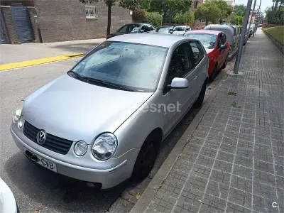 Usado VW Polo Trendline 75 CV (55 kW) 2004 Gris / plata Utilitario