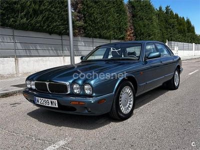 Usado Jaguar XJ8 Executive 240 CV (176 kW) 1998 Azul Berlina