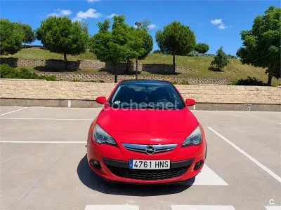 Usado Opel Astra GTC Selective 165 CV (121 kW) 2013 Rojo Berlina