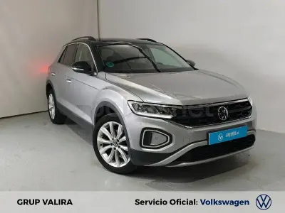 Usado VW T-Roc Life 110 CV (80 kW) 2022 Gris / plata SUV