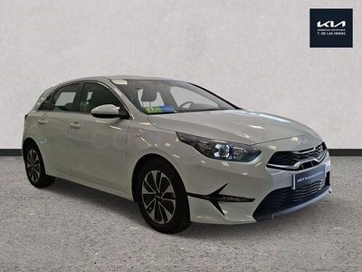 Używany Kia Ceed 100 KM (73 kW) 2025 Biały Hatchback
