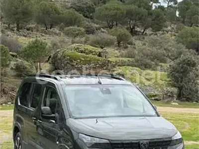 Usado Peugeot Rifter GT 130 CV (95 kW) 2024 Verde Monovolumen