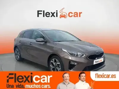 Usado Kia Ceed 140 CV (102 kW) 2019 Marrón Utilitario
