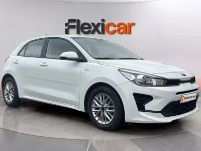 Usado Kia Rio 84 CV (61 kW) 2021 Blanco Berlina