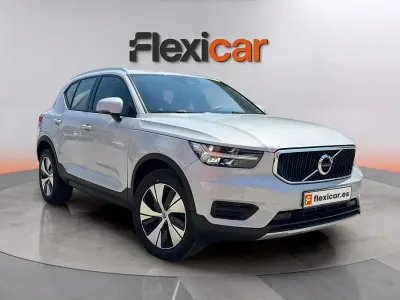 Usado Volvo XC40 Momentum 129 CV (94 kW) 2021 Blanco SUV