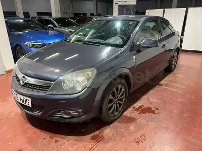 Usado Opel Astra GTC Sport 110 CV (80 kW) 2011 Azul Berlina
