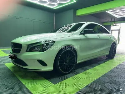 Usado Mercedes CLA180 122 CV (89 kW) 2016 Blanco Coupe