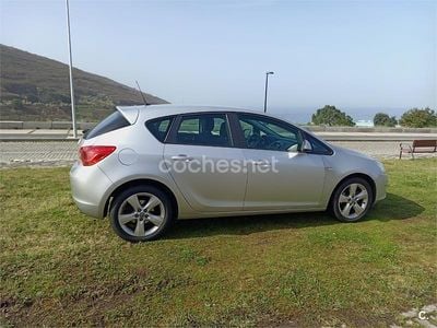 Usado Opel Astra Enjoy 115 CV (84 kW) 2012 Gris / plata Familiar