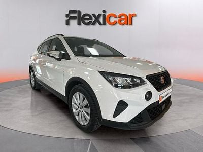 Używany Seat Arona Reference 95 KM (69 kW) 2023 Biały SUV