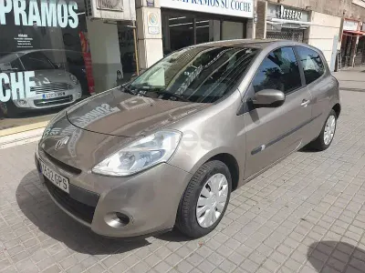 Usado Renault Clio II 100 CV (73 kW) 2009 Gris / plata Berlina