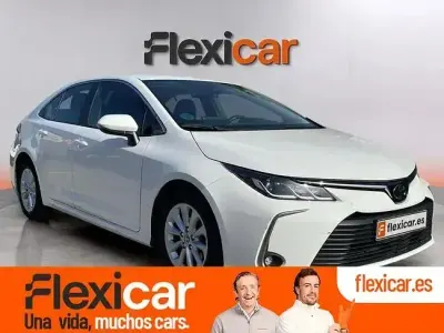 Usado Toyota Corolla Active 140 CV (102 kW) 2022 Blanco Berlina