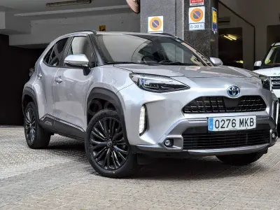 Usado Toyota Yaris Cross 116 CV (85 kW) 2023 Gris / plata SUV