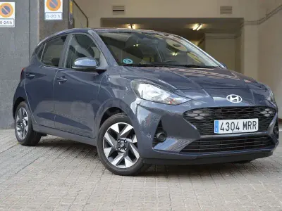Usado Hyundai i10 63 CV (46 kW) 2024 Gris / plata Utilitario