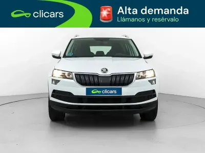 Usado Skoda Karoq Ambition 150 CV (110 kW) 2022 Blanco SUV