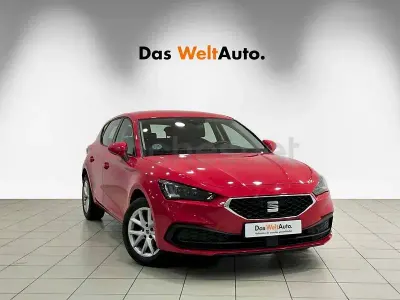 Usado Seat Leon Style 110 CV (80 kW) 2022 Rojo Berlina