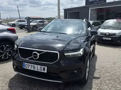 Usado Volvo XC40 Momentum 150 CV (110 kW) 2020 Plateado SUV