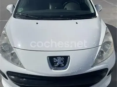 Usado Peugeot 207 95 CV (69 kW) 2009 Blanco Berlina
