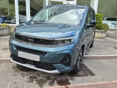 Nuevo Opel Combo 130 CV (95 kW) 2026 Azul Monovolumen