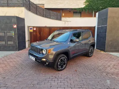 Usado Jeep Renegade Trailhawk 170 CV (125 kW) 2017 Gris / plata SUV